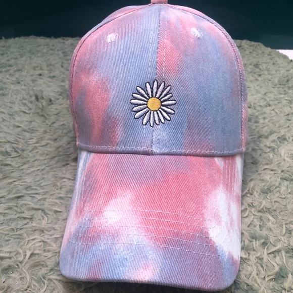 TIE DYE DAISY ADJUSTABLE BASEBALL CAP - Picture 1 of 4